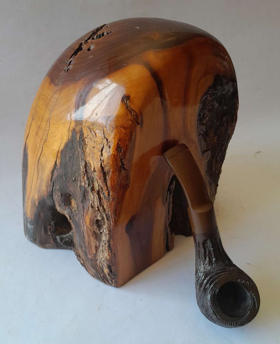 Vintage Bruyere Garantie Petite Estate Pipe.