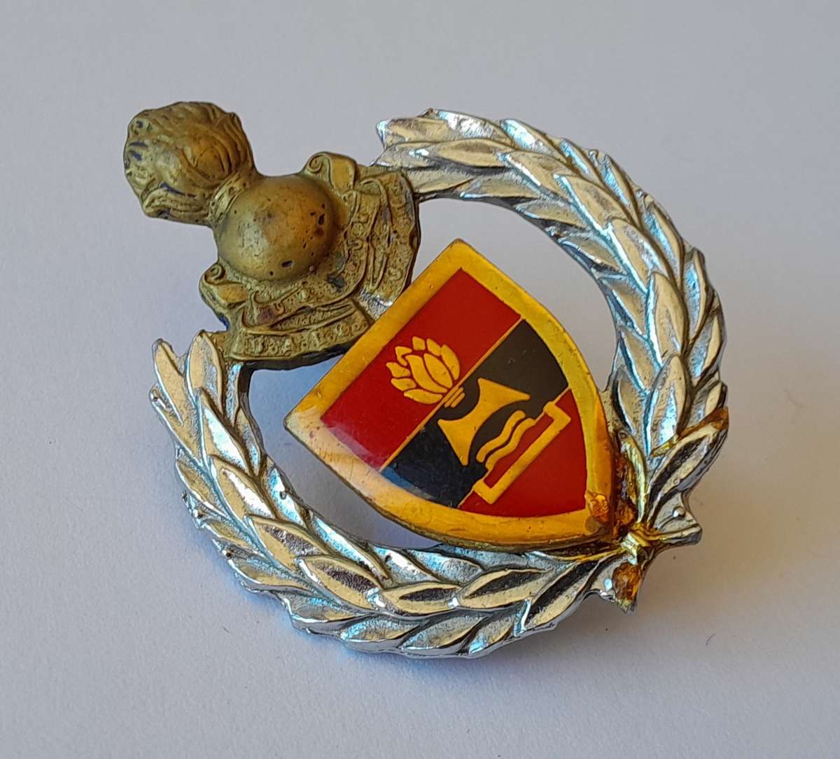 SADF 2 Field Engineer Cap Badge.  Lugs Intact.