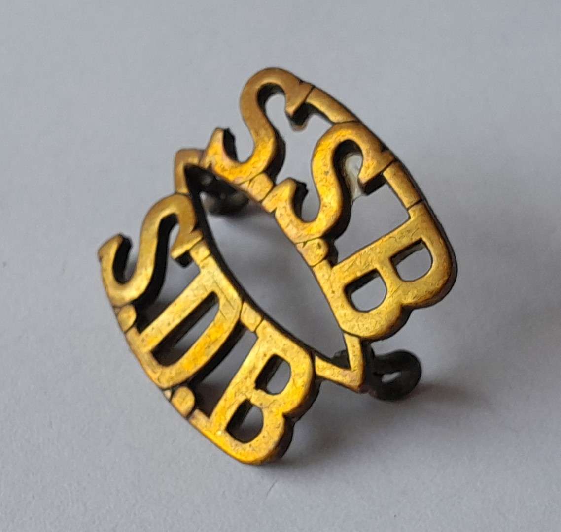 Early SA Army Special Service Battalion Shoulder Title.  Lugs Intact.