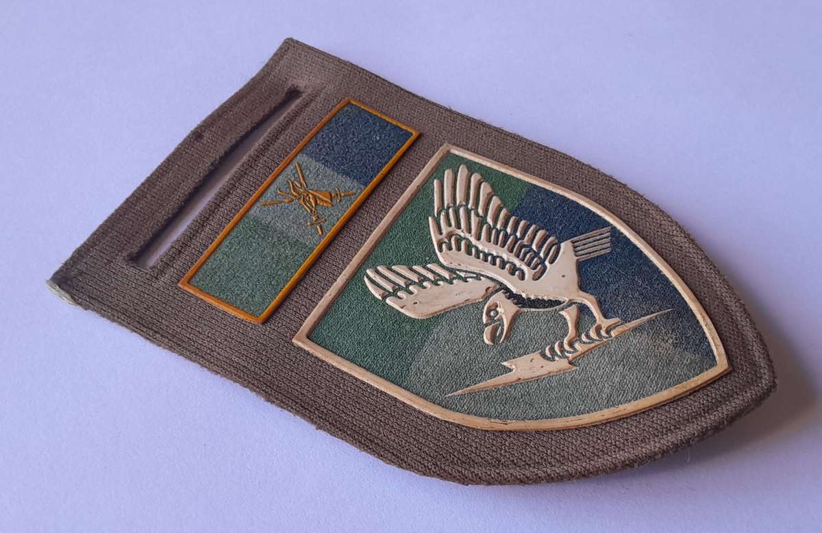 SADF 5 Signal Regiment Tupper Flash.  Directorate Signals Command Bar. Pin Intact.