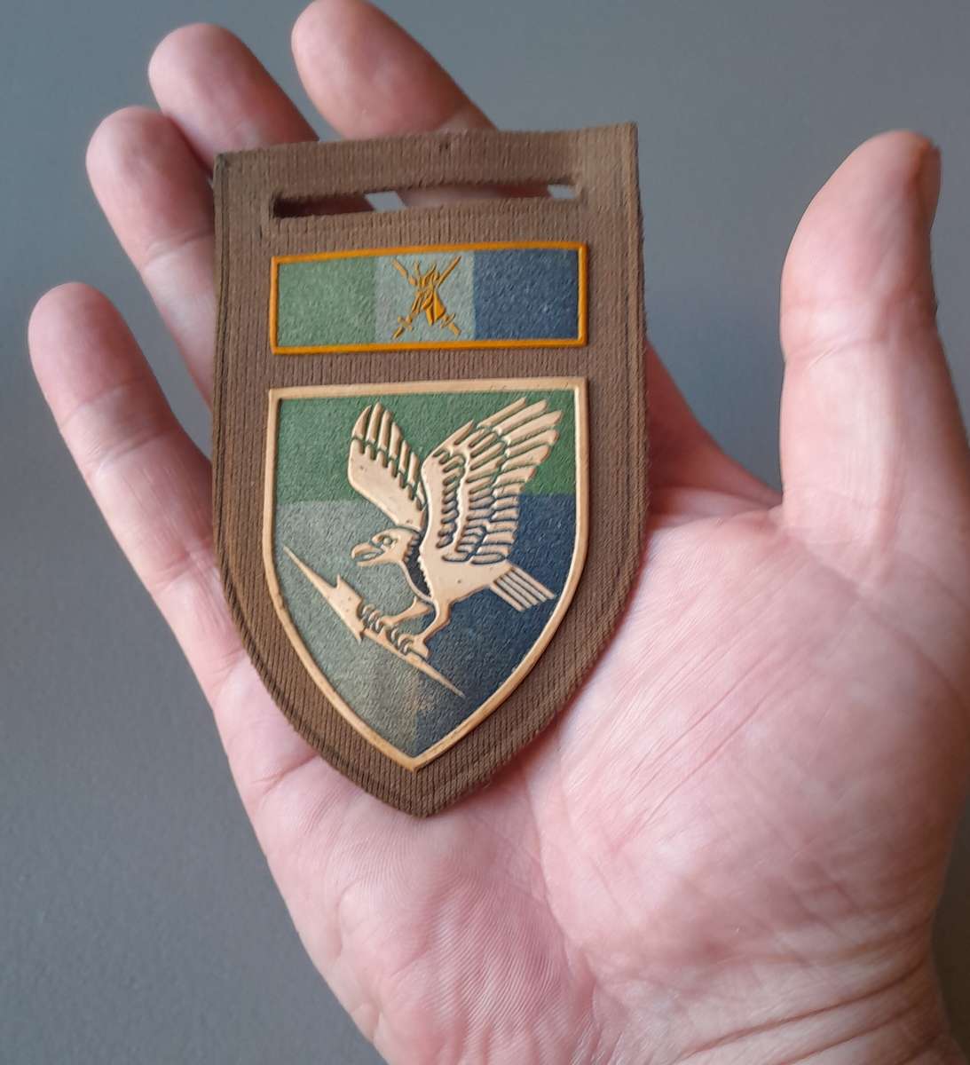 SADF 5 Signal Regiment Tupper Flash.  Directorate Signals Command Bar. Pin Intact.