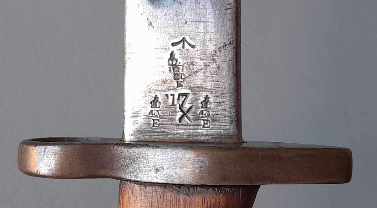 WW1 Pattern 1907 Sanderson Bayonet with WW2 Mangrovite Scabbard and Leather Frog.