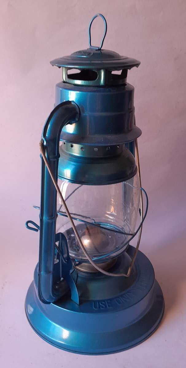 Luo Hua No.90 Paraffin Lantern. 34cm.
