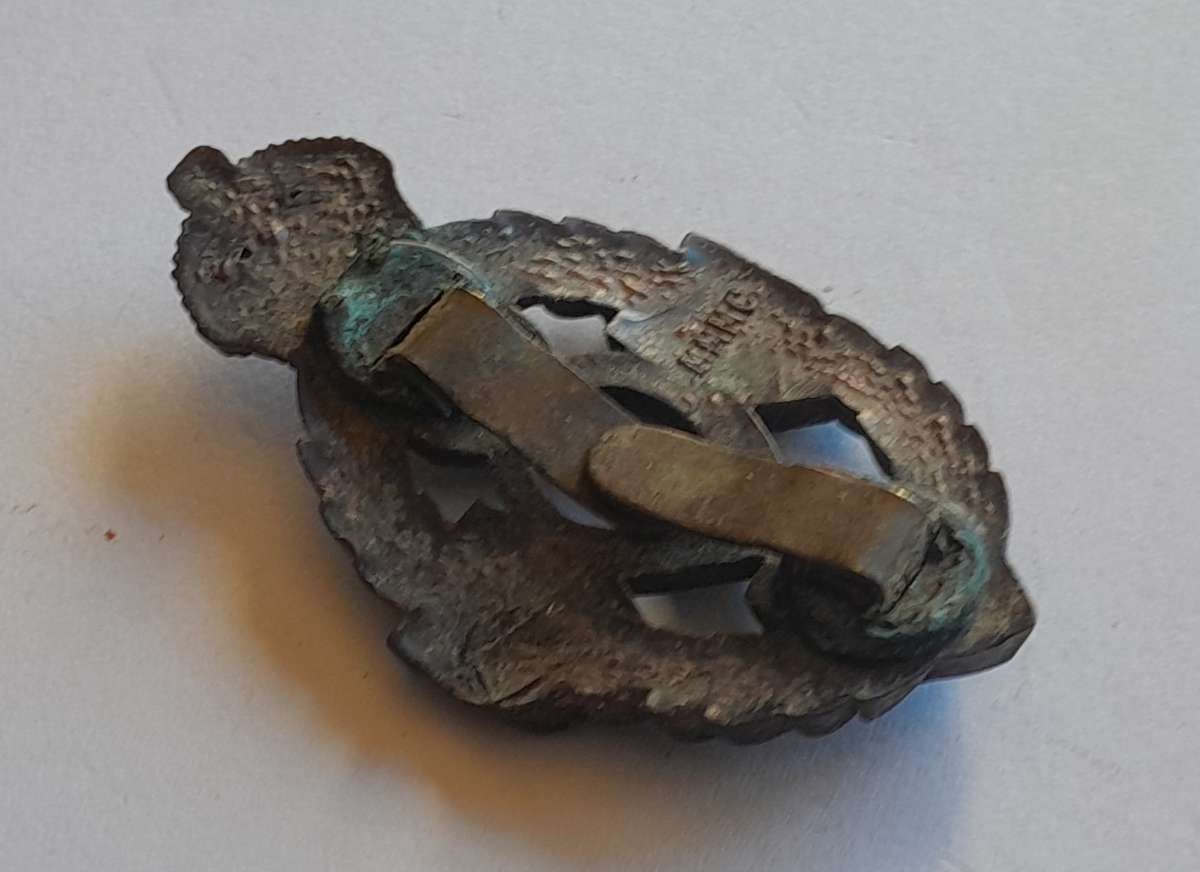 WW2 Royal Electrical Mechanical Engineers Badge.  Clasp Intact.