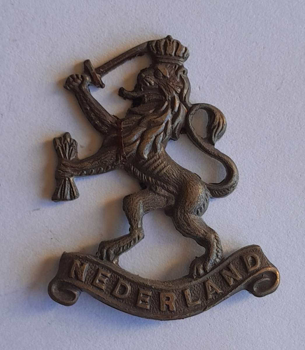 WW2 Netherlands Dutch Army in Exile Cap Badge.  JR Gaunt. No Lugs.
