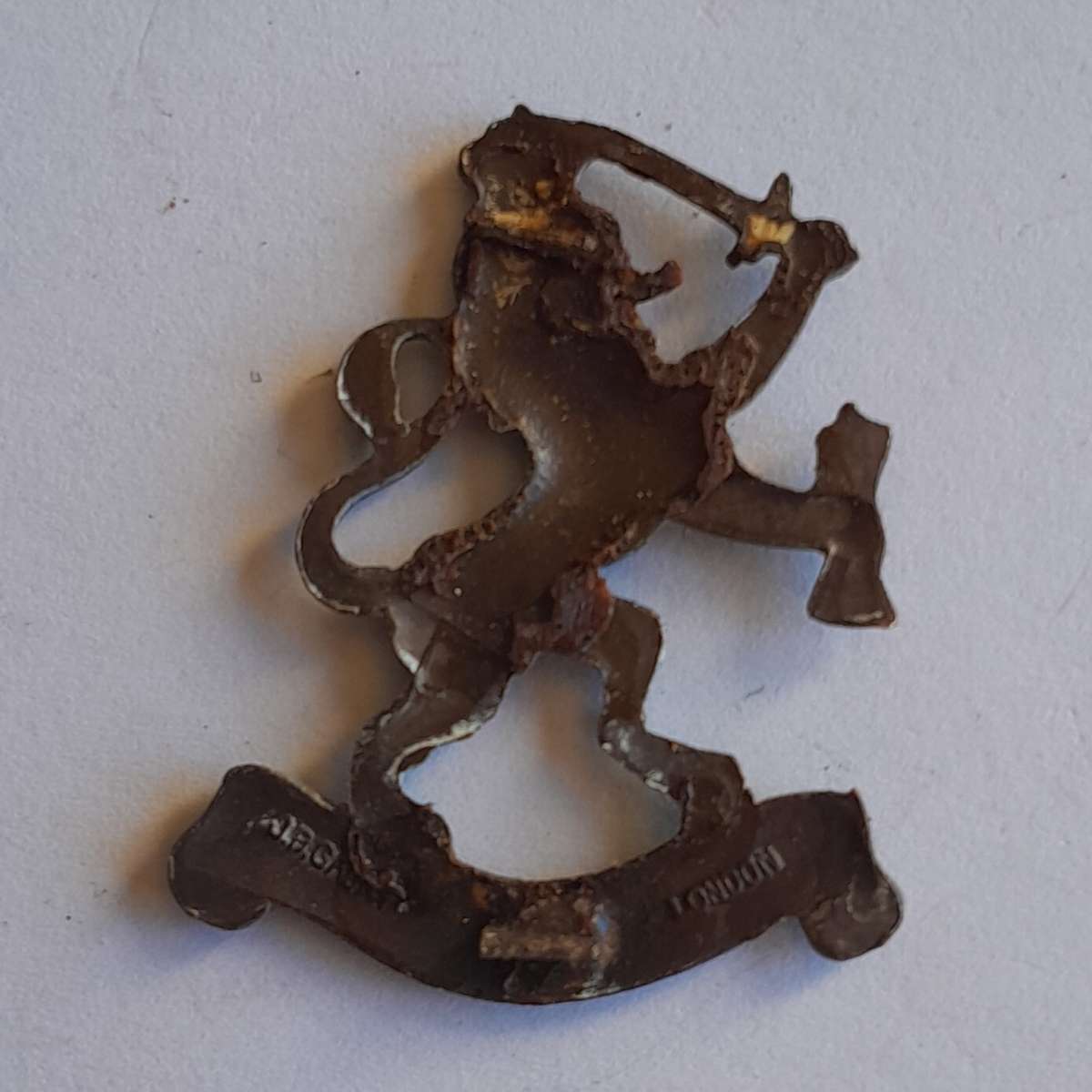 WW2 Netherlands Dutch Army in Exile Cap Badge.  JR Gaunt. No Lugs.