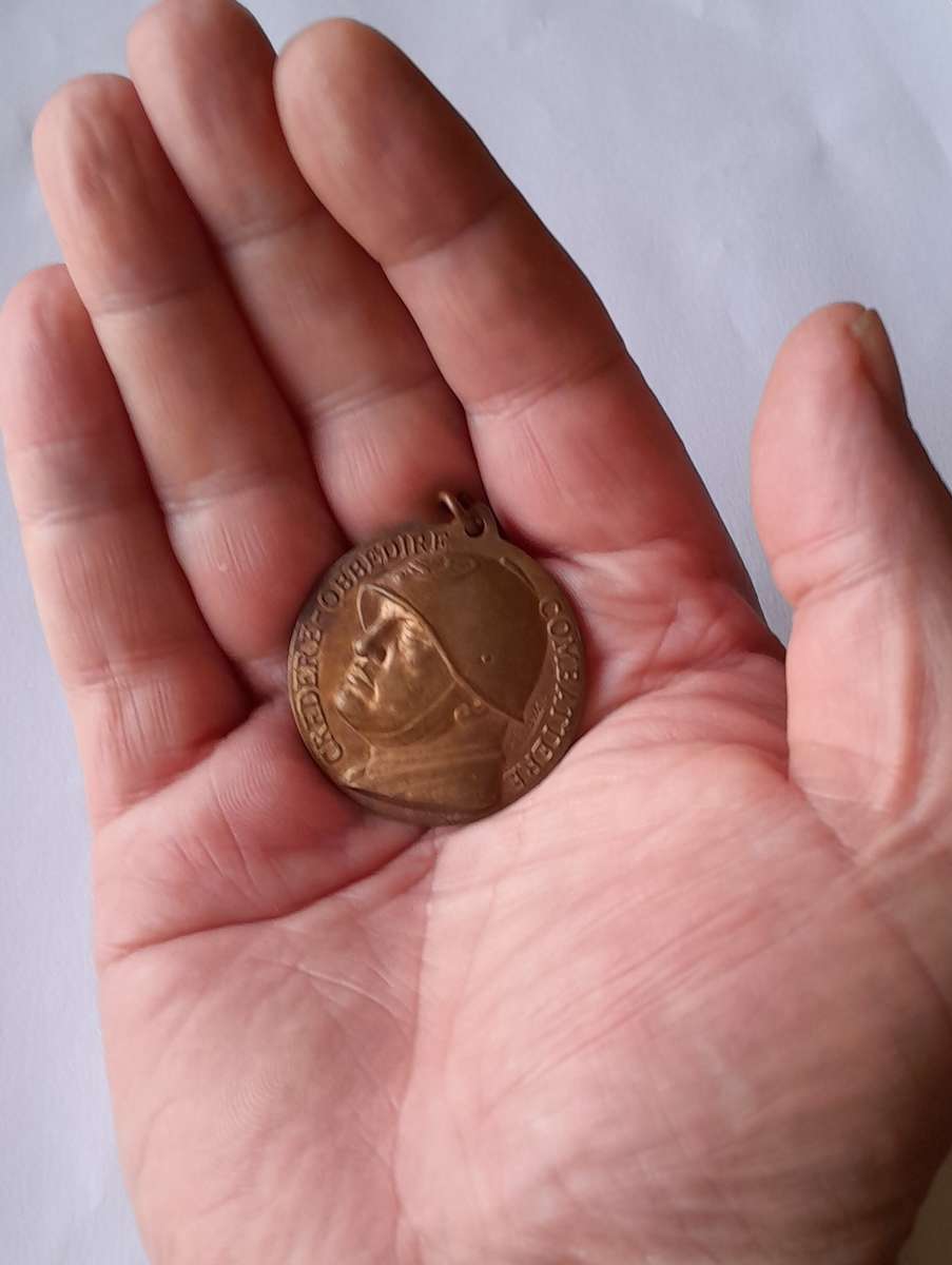 WW2 Fascist Italy Mussolini Credere Obbedire Combattere Medal.