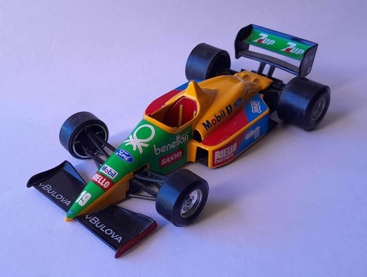 Vintage Bburago Die-Cast Benetton Ford F1.  Scale 1/24.  20cm.  Made in Italy.