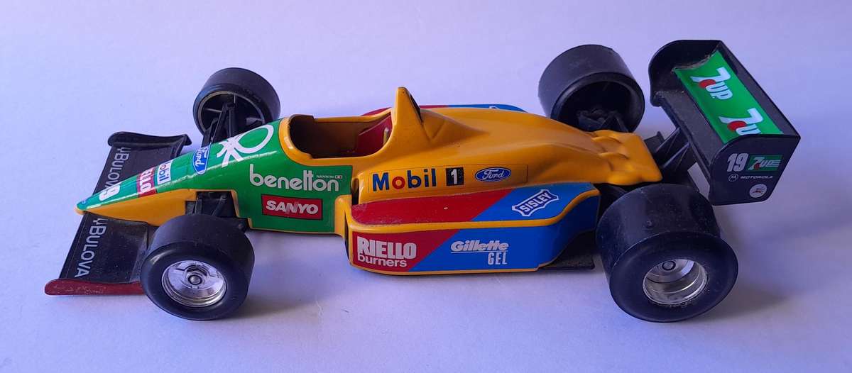 Vintage Bburago Die-Cast Benetton Ford F1.  Scale 1/24.  20cm.  Made in Italy.