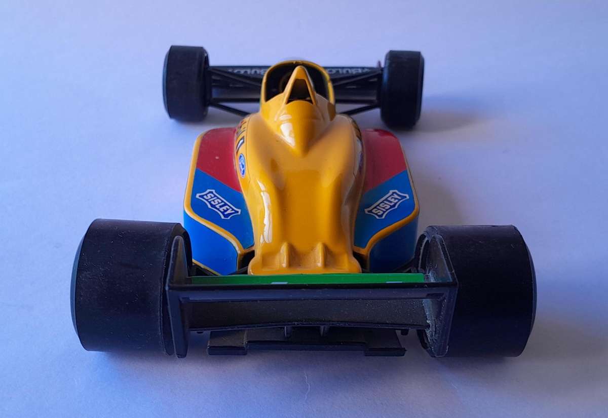 Vintage Bburago Die-Cast Benetton Ford F1.  Scale 1/24.  20cm.  Made in Italy.