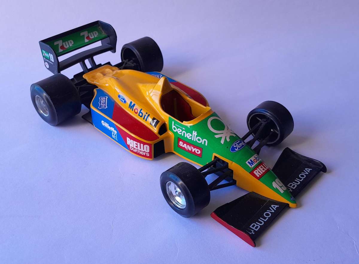 Vintage Bburago Die-Cast Benetton Ford F1.  Scale 1/24.  20cm.  Made in Italy.
