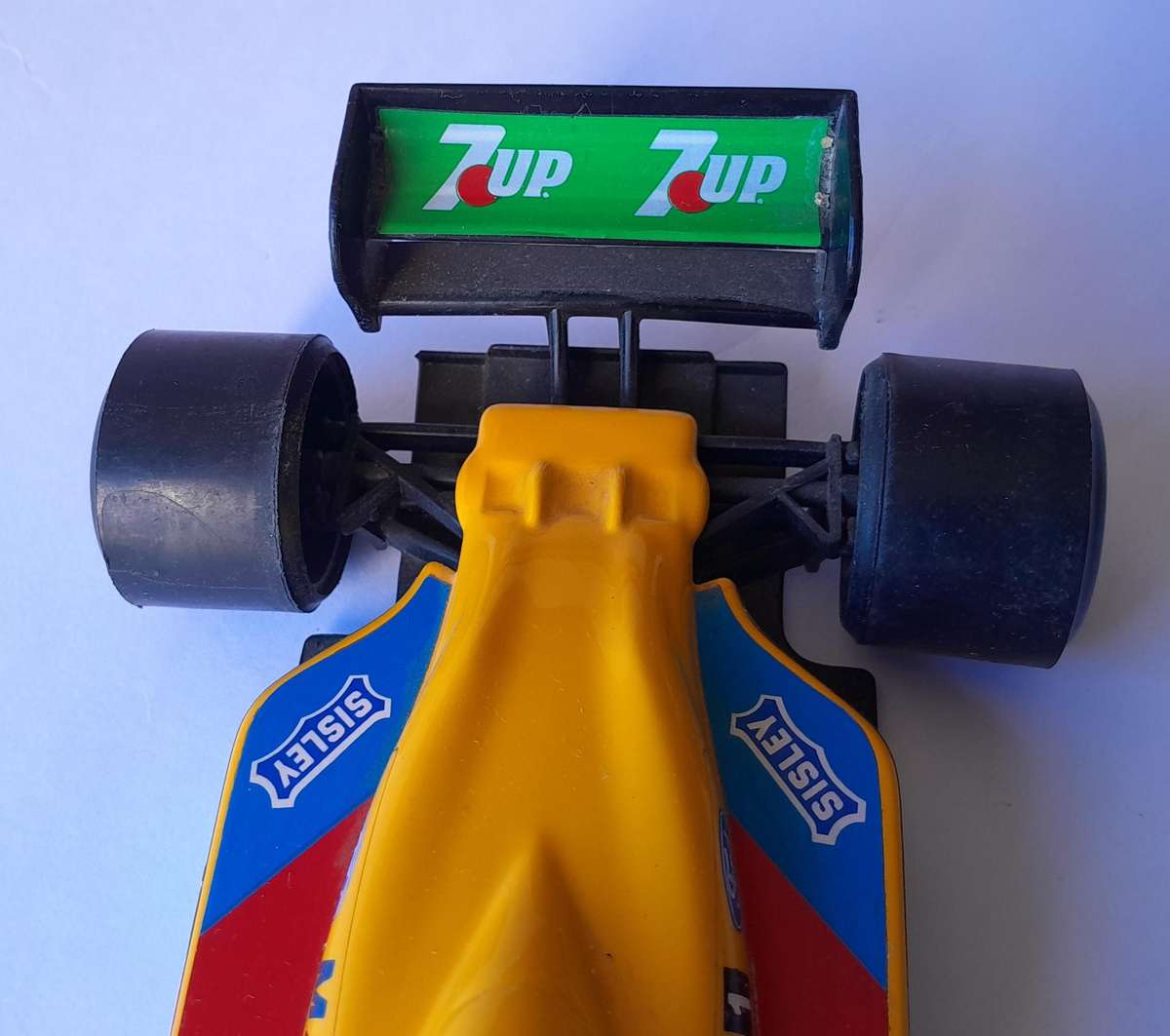 Vintage Bburago Die-Cast Benetton Ford F1.  Scale 1/24.  20cm.  Made in Italy.