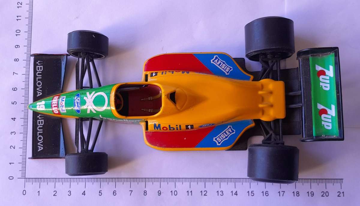 Vintage Bburago Die-Cast Benetton Ford F1.  Scale 1/24.  20cm.  Made in Italy.