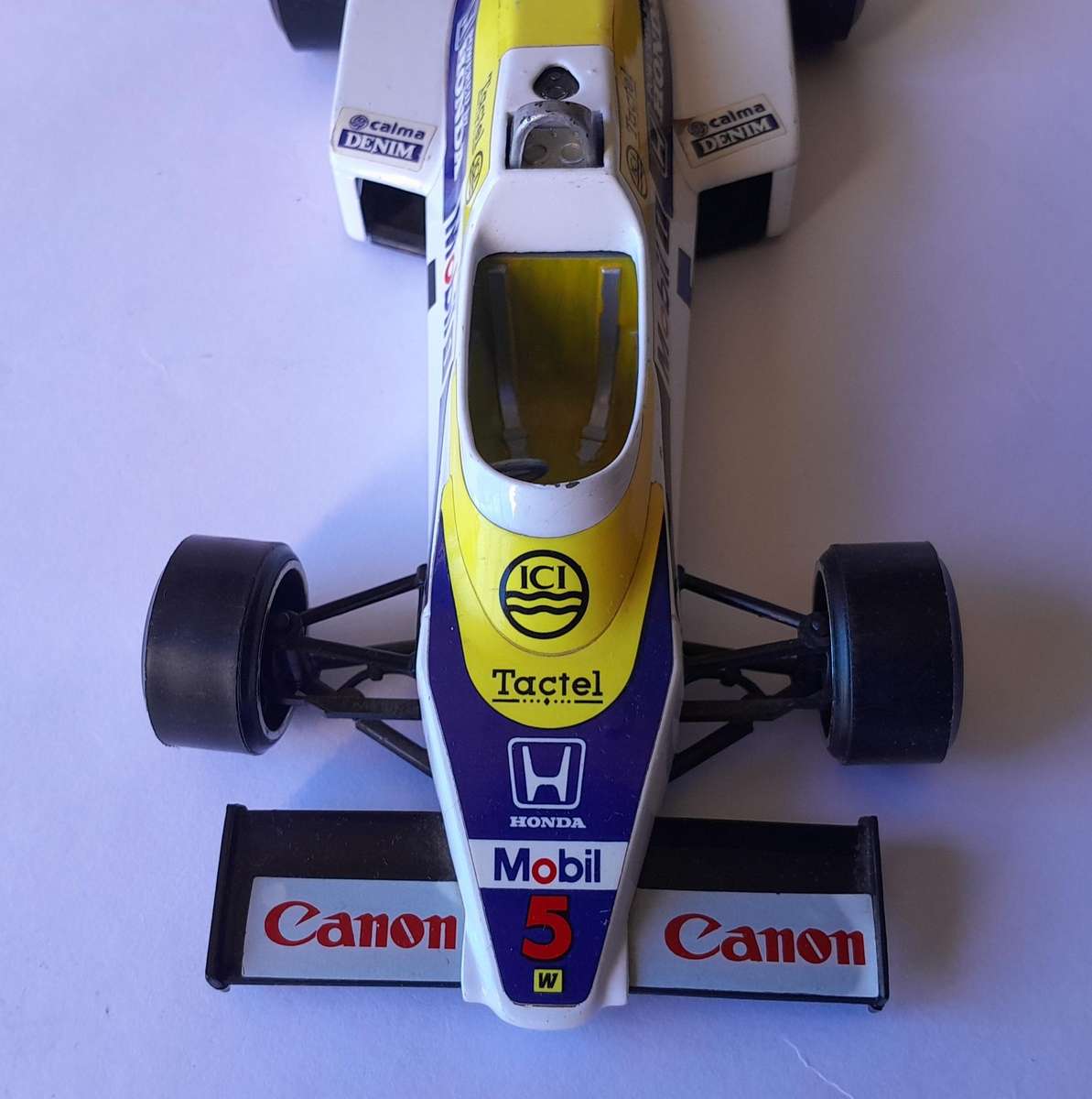 Vintage Bburago Die-Cast Williams FW08 F1.  Scale 1/24.  20cm.  Made in Italy.