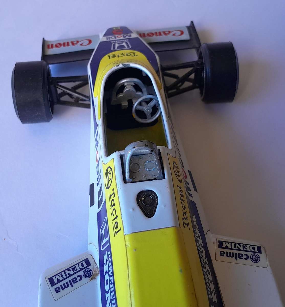 Vintage Bburago Die-Cast Williams FW08 F1.  Scale 1/24.  20cm.  Made in Italy.