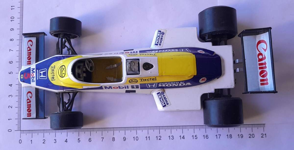 Vintage Bburago Die-Cast Williams FW08 F1.  Scale 1/24.  20cm.  Made in Italy.
