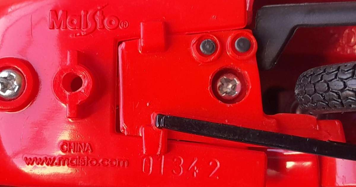 Vintage Maisto Die-Cast Vespa 98cc Corsa (1947).  Scale 1/18.  9.5cm