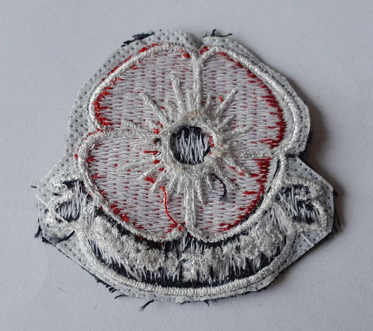 WW1 Veterans "Lest we Forget" Poppy Badge.