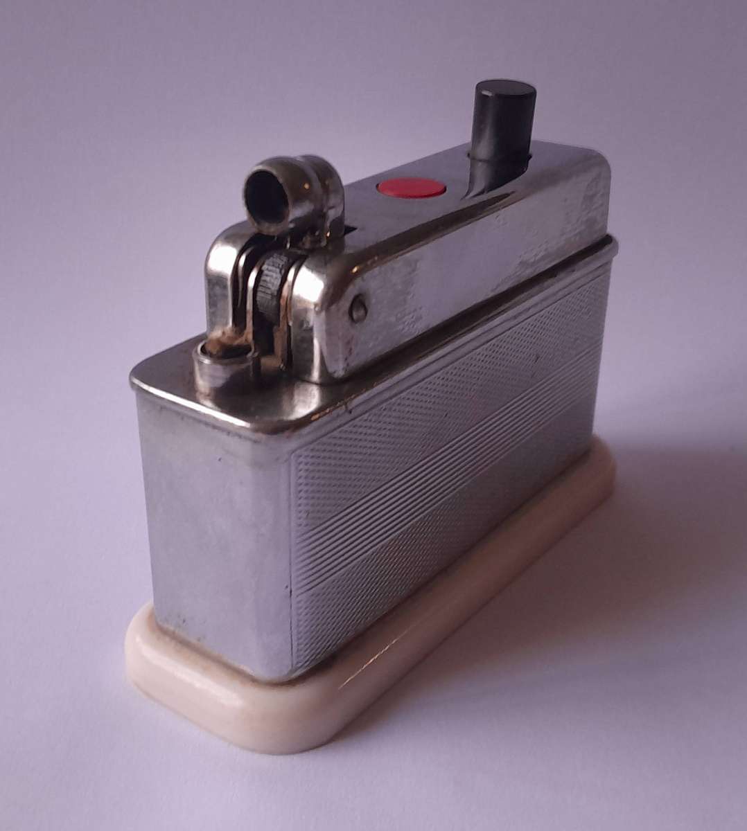 Rare Art Deco Barclay Push-Button Bakelite Table Lighter.