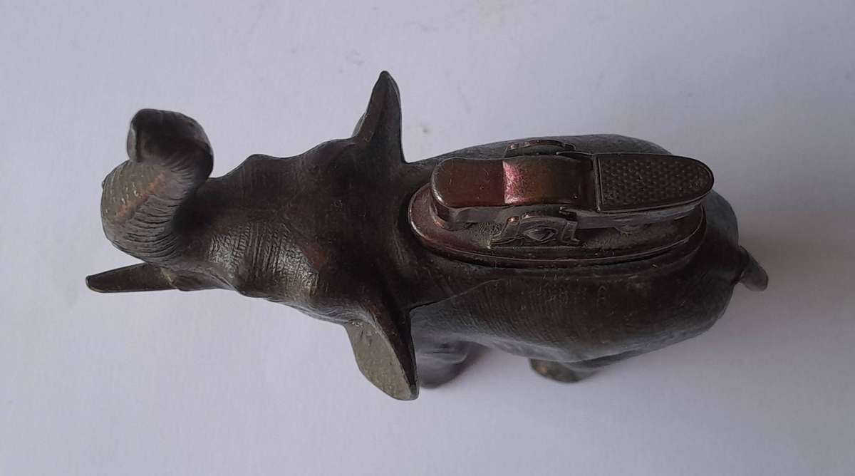 Vintage 1960's "Van Hunks" Elephant Cast Metal Table Lighter.