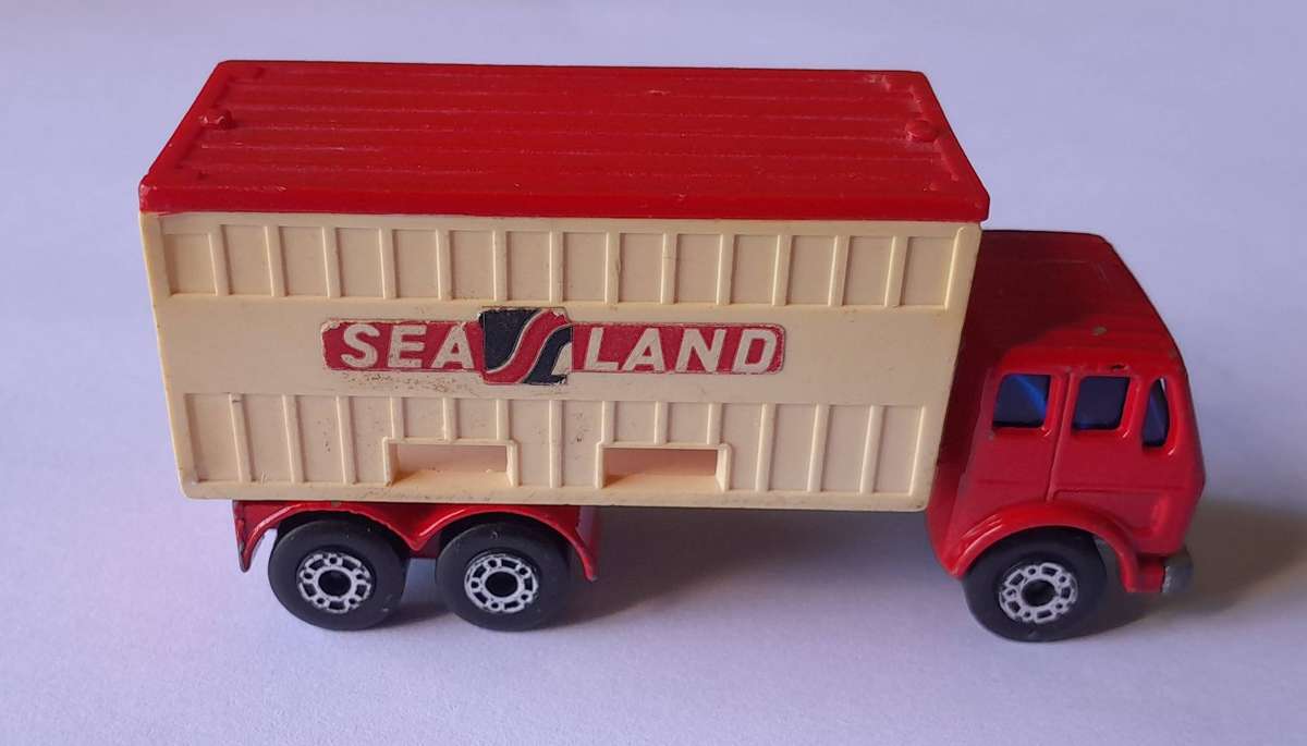 Vintage 1970's Lesney Matchbox Die-Cast Mercedes Container Truck.  No Back Doors.