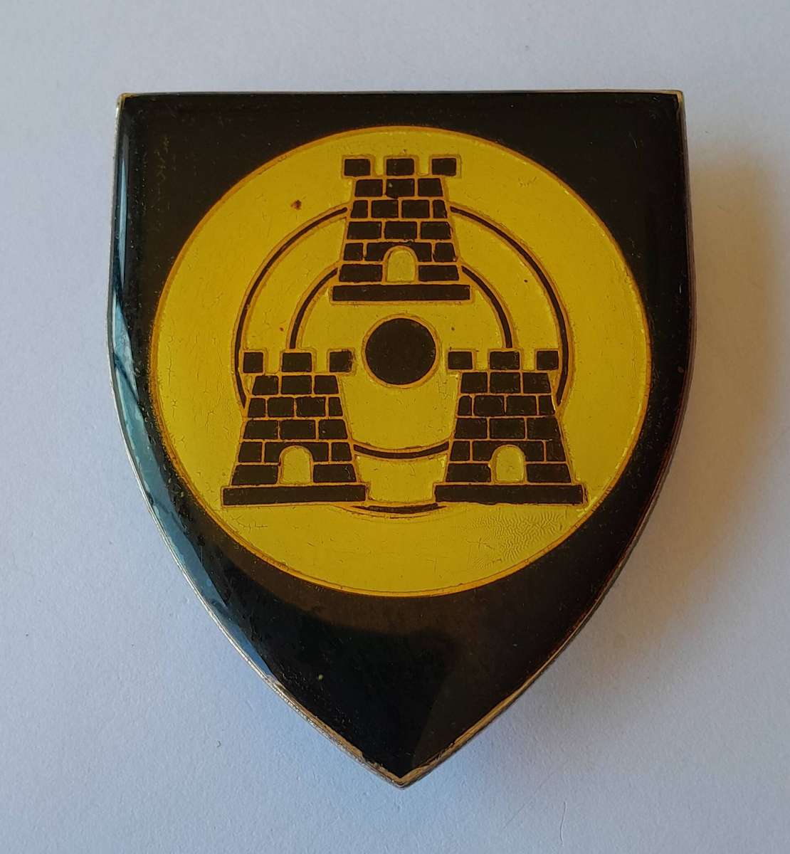 SADF De Aar Commando Shoulder Flash.  All Pins Intact.