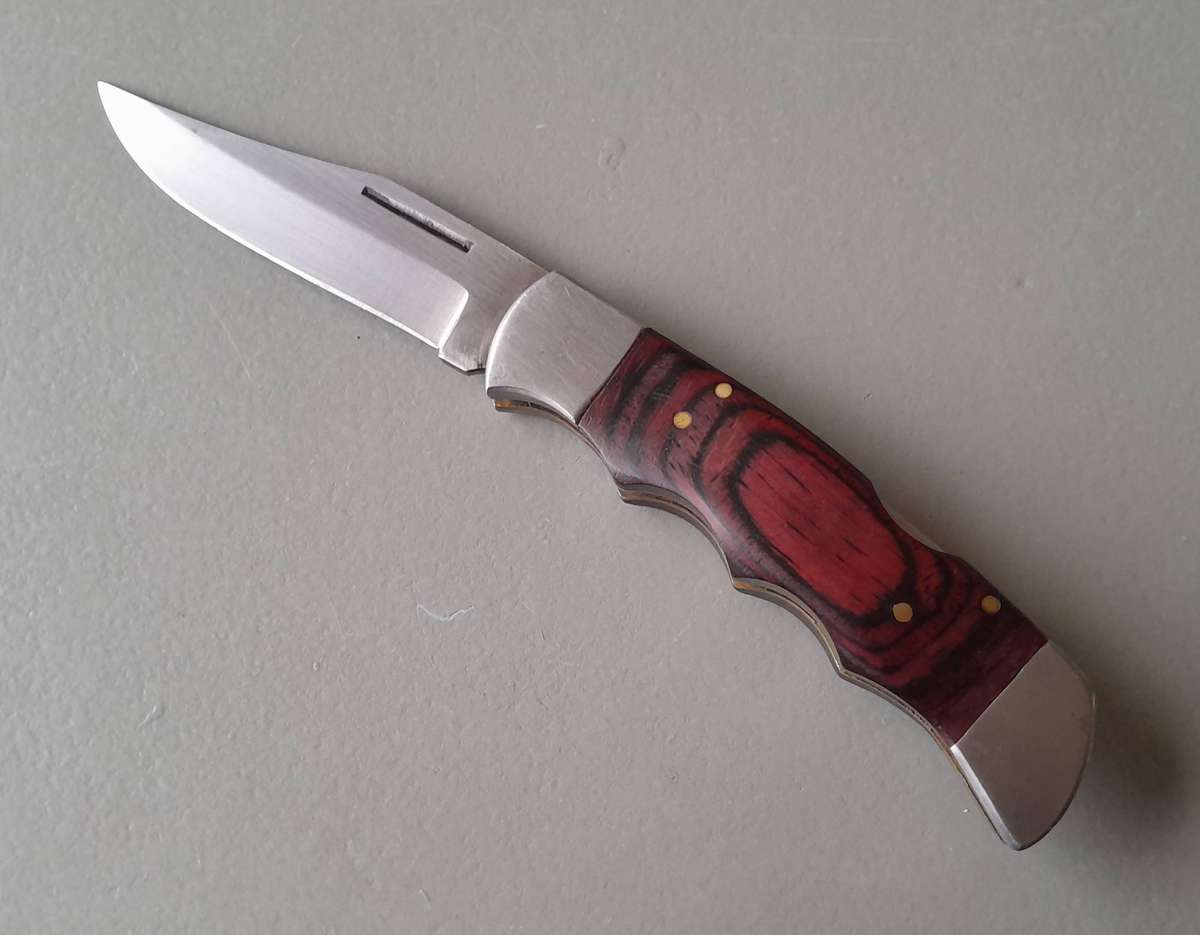 Vintage Hunter's Lockback Folding Knife.  Solid Woodgrain Grips.