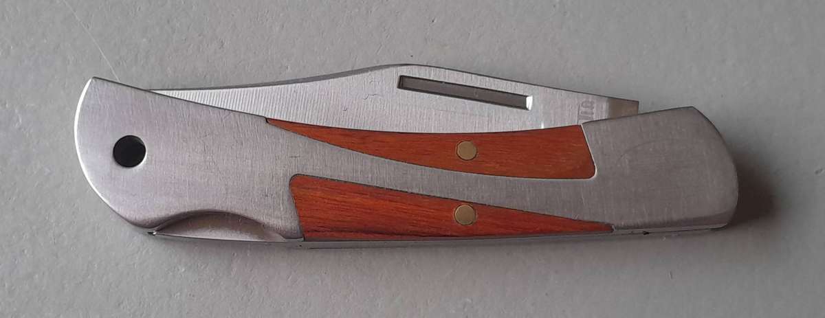 Vintage U.S.A. Saber Sanjia Lockback Folding Knife.