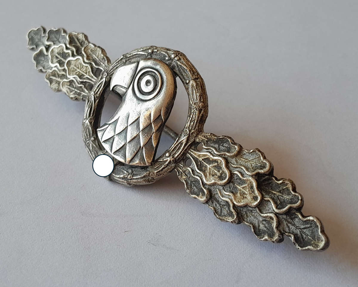 "Reserved". WW2 German Luftwaffe Silver Grade Reconnaissance Squadron Clasp Badge.