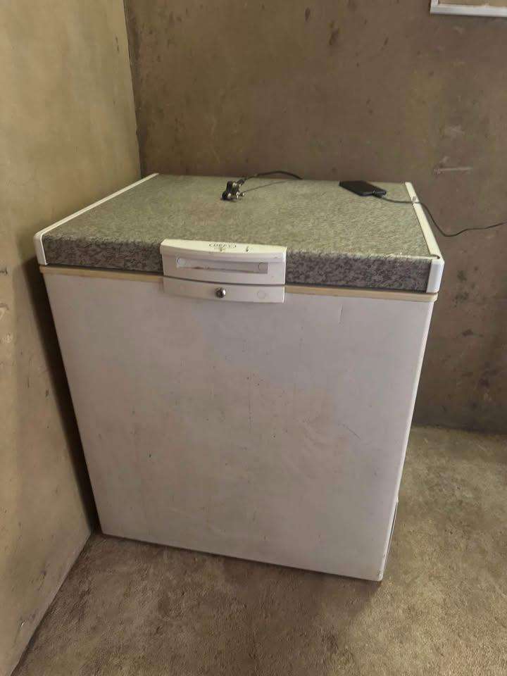 Defy 195L chest freezer, Model DMF470
