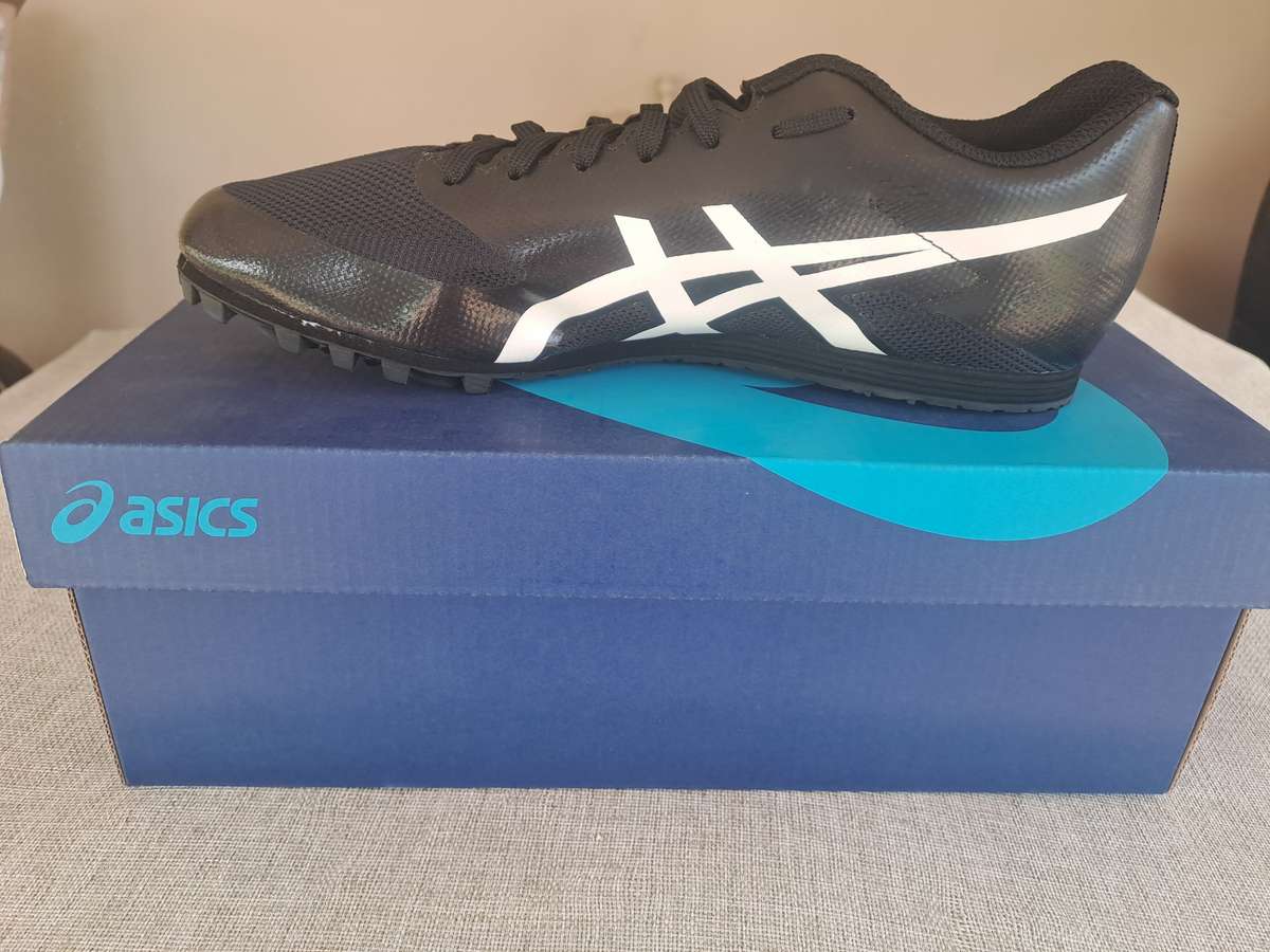 Asics Hyper LD 6 track and field shoe UK 8 / US 9 / EUR 42.5 / CM 27.5 (black/white)