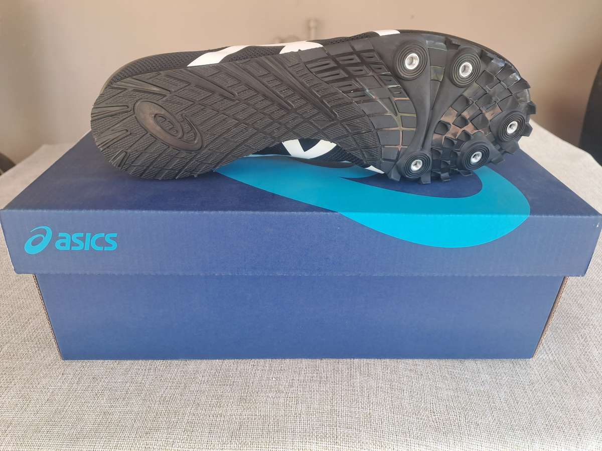 Asics Hyper LD 6 track and field shoe UK 8 / US 9 / EUR 42.5 / CM 27.5 (black/white)