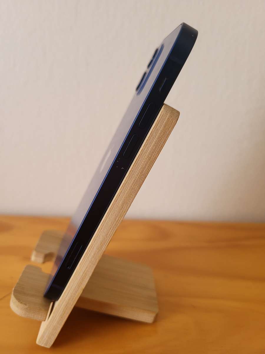 MINT iPhone 12 + Accessories | Blue