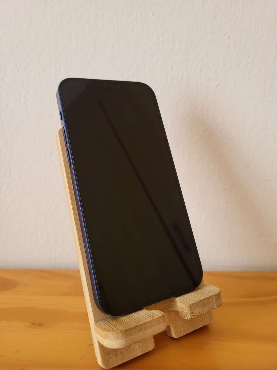 MINT iPhone 12 + Accessories | Blue