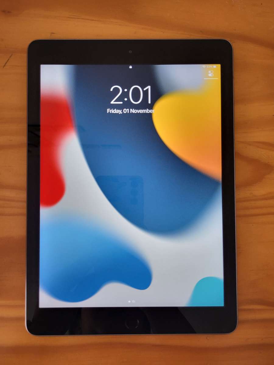 MINT iPAD 5TH GEN | BOXED WITH ACCESSORIES
