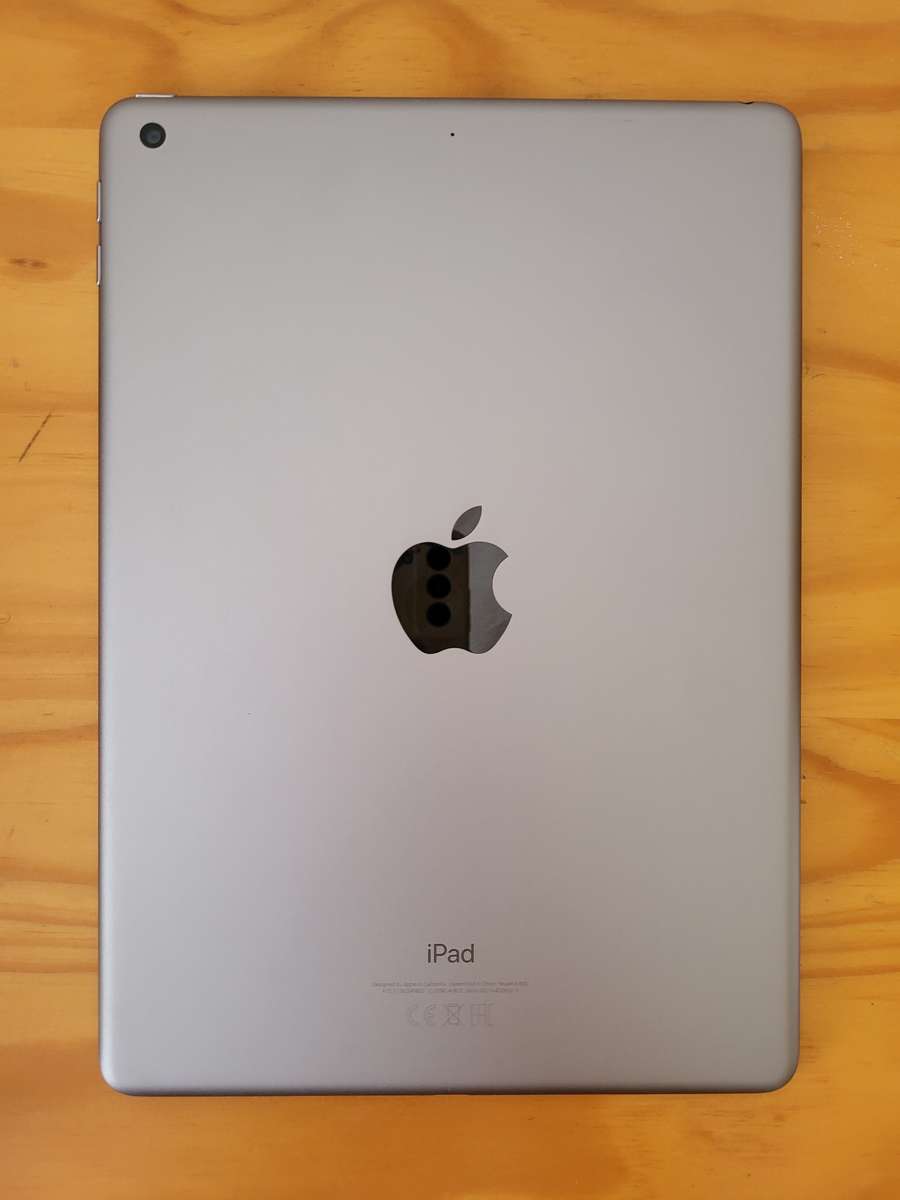 MINT iPAD 5TH GEN | BOXED WITH ACCESSORIES