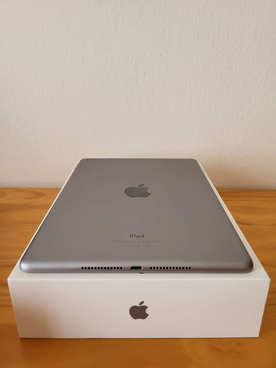 MINT iPAD 5TH GEN | BOXED WITH ACCESSORIES