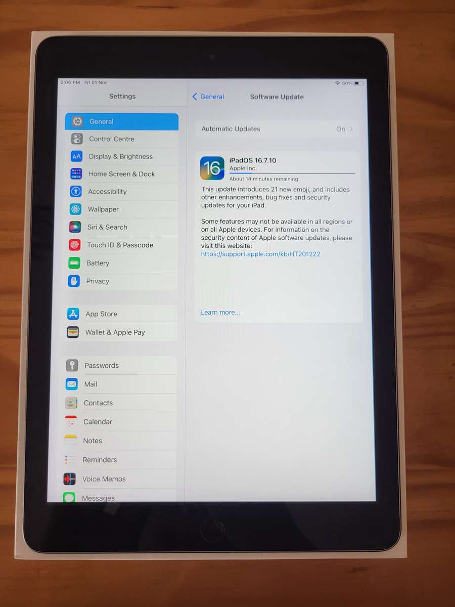 MINT iPAD 5TH GEN | BOXED WITH ACCESSORIES