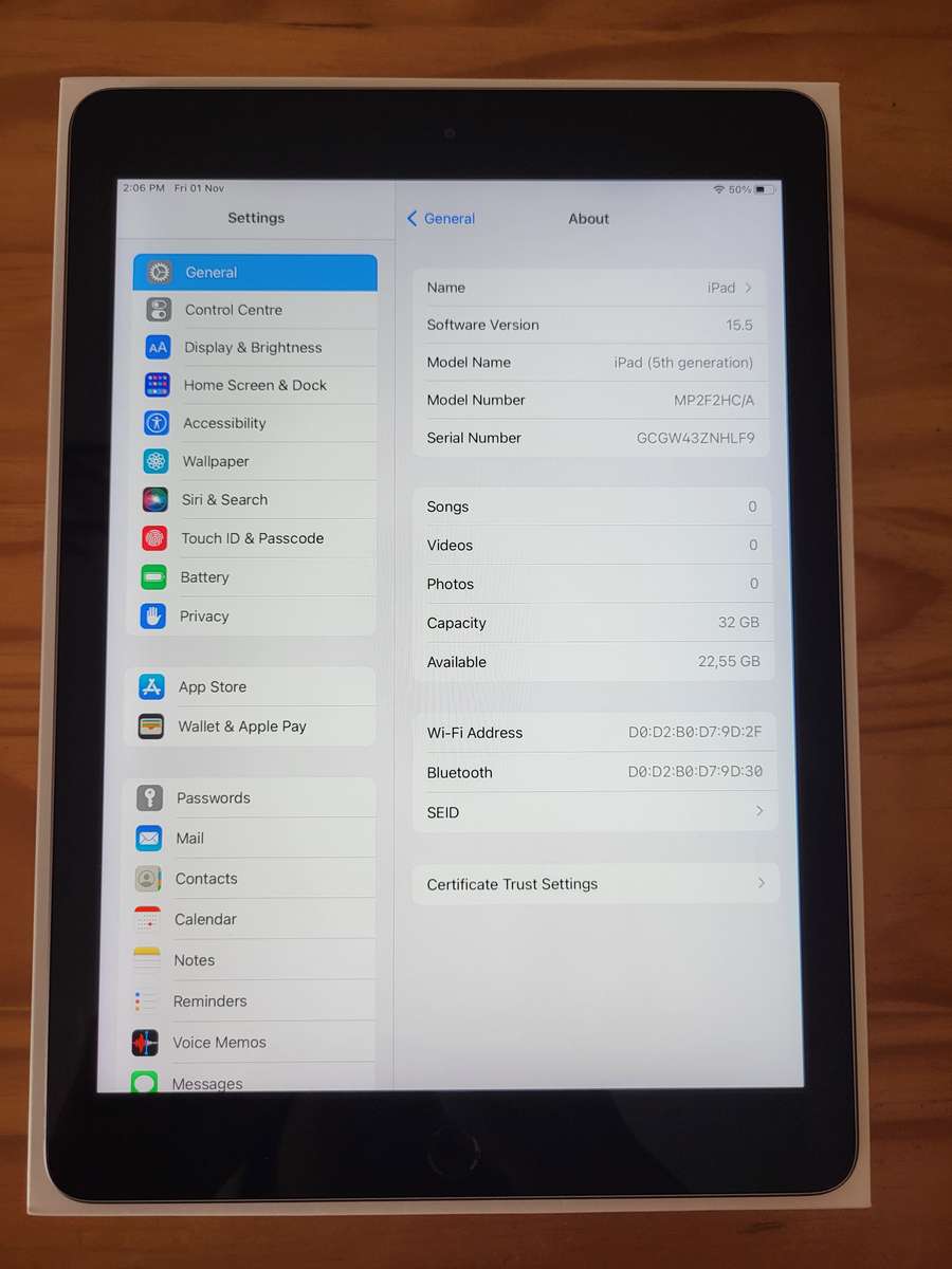 MINT iPAD 5TH GEN | BOXED WITH ACCESSORIES