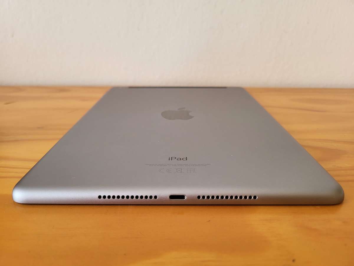 BUNDLE | MINT iPAD 6TH GEN | CELLULAR +WiFi