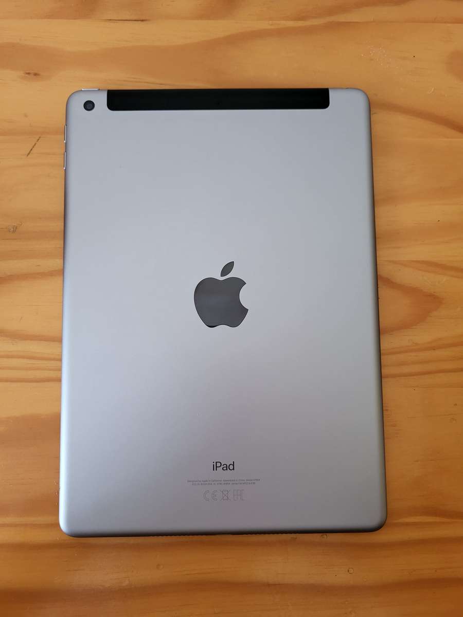 BUNDLE | MINT iPAD 6TH GEN | CELLULAR +WiFi