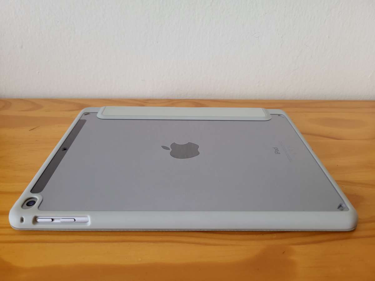 BUNDLE | MINT iPAD 6TH GEN | CELLULAR +WiFi