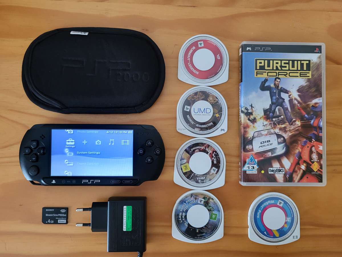 HUGE PSP BUNDLE | With Charger, Pouch, Memory Stick & 6 Games