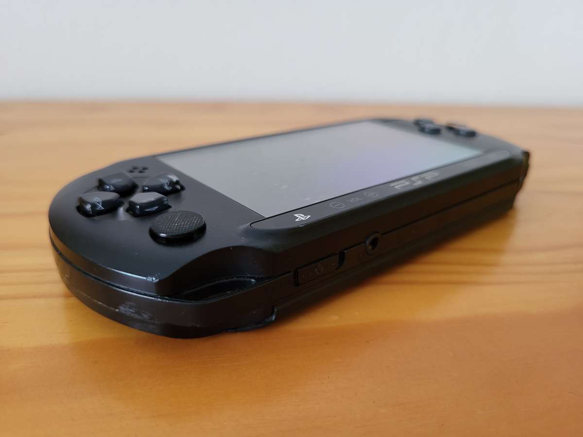 HUGE PSP BUNDLE | With Charger, Pouch, Memory Stick & 6 Games