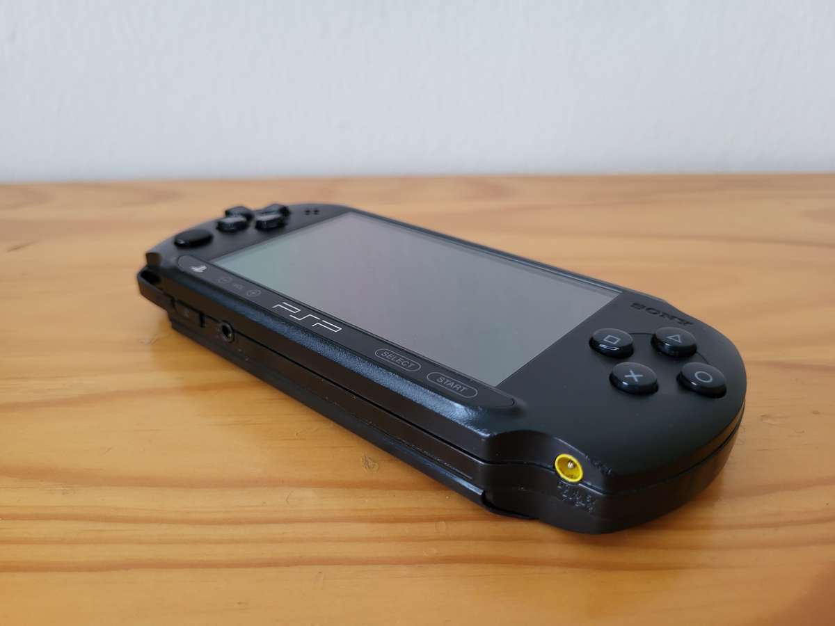 HUGE PSP BUNDLE | With Charger, Pouch, Memory Stick & 6 Games