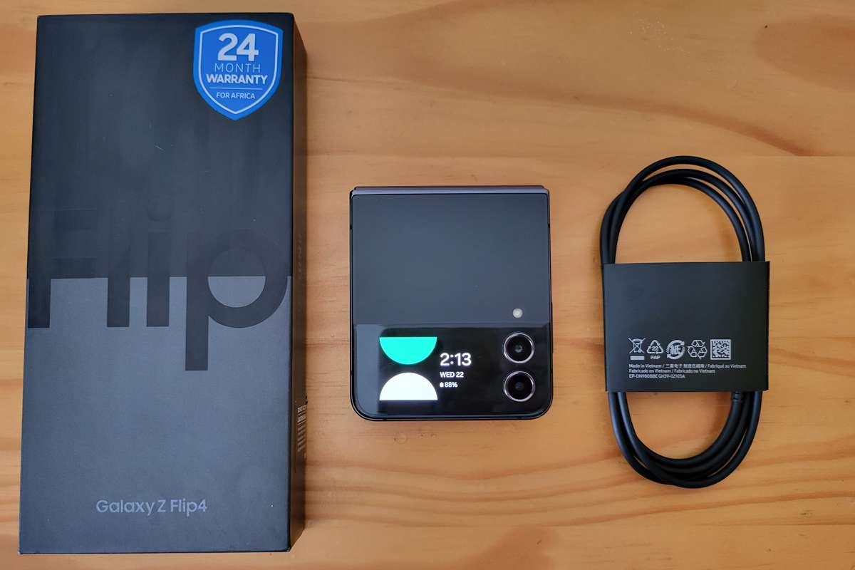 MINT SAMSUNG Z FLIP 4 256GB | BOXED WITH ACCESSORIES