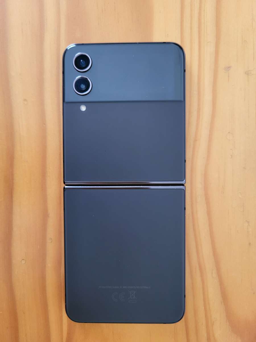 MINT SAMSUNG Z FLIP 4 256GB | BOXED WITH ACCESSORIES