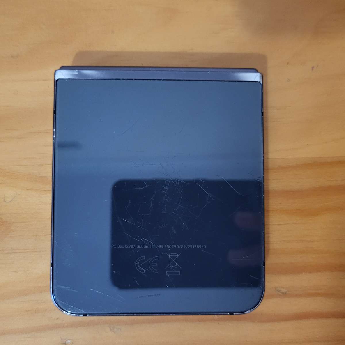 Samsung Z Flip 5 256GB + Extras