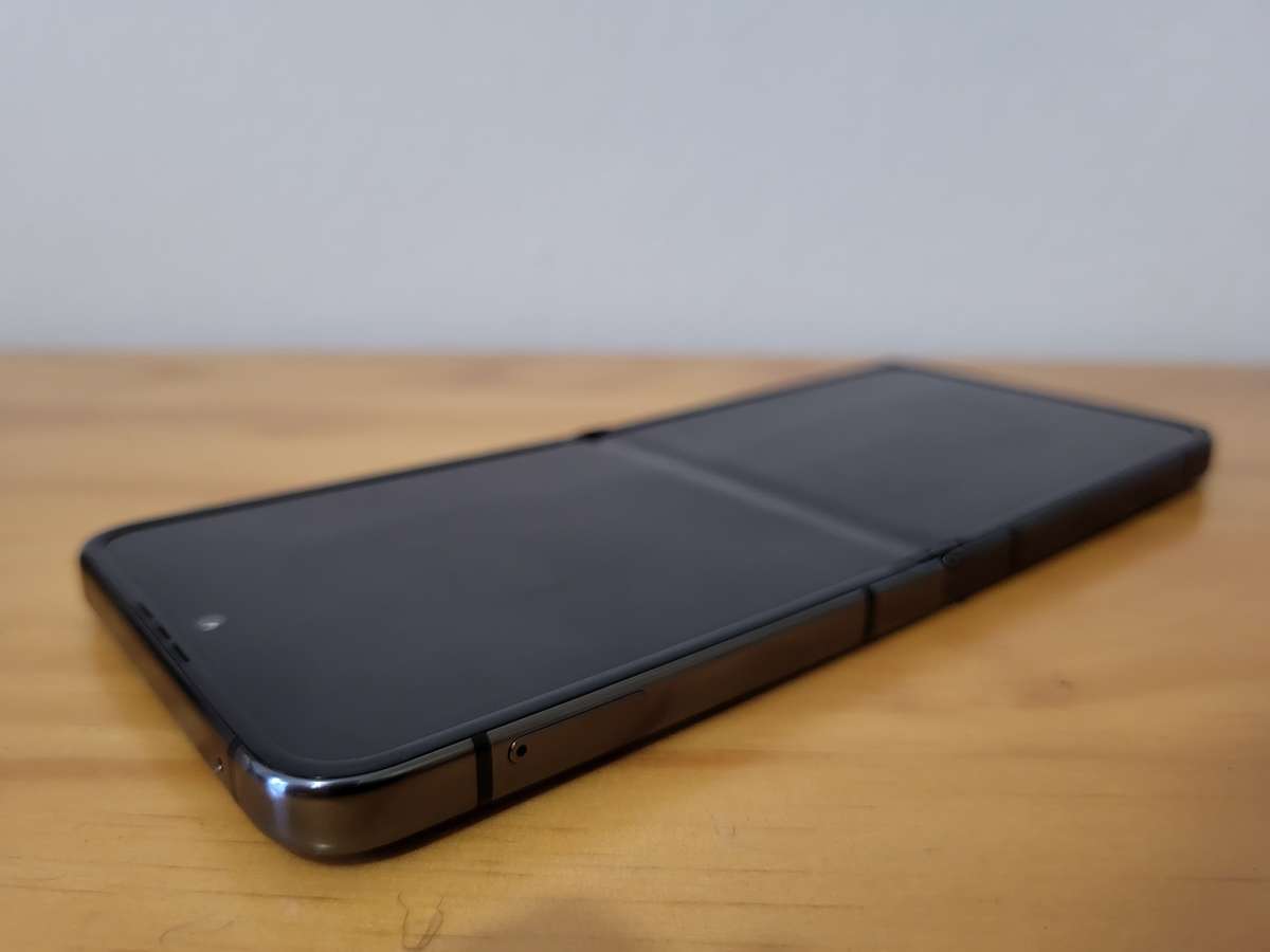 Samsung Z Flip 5 256GB + Extras