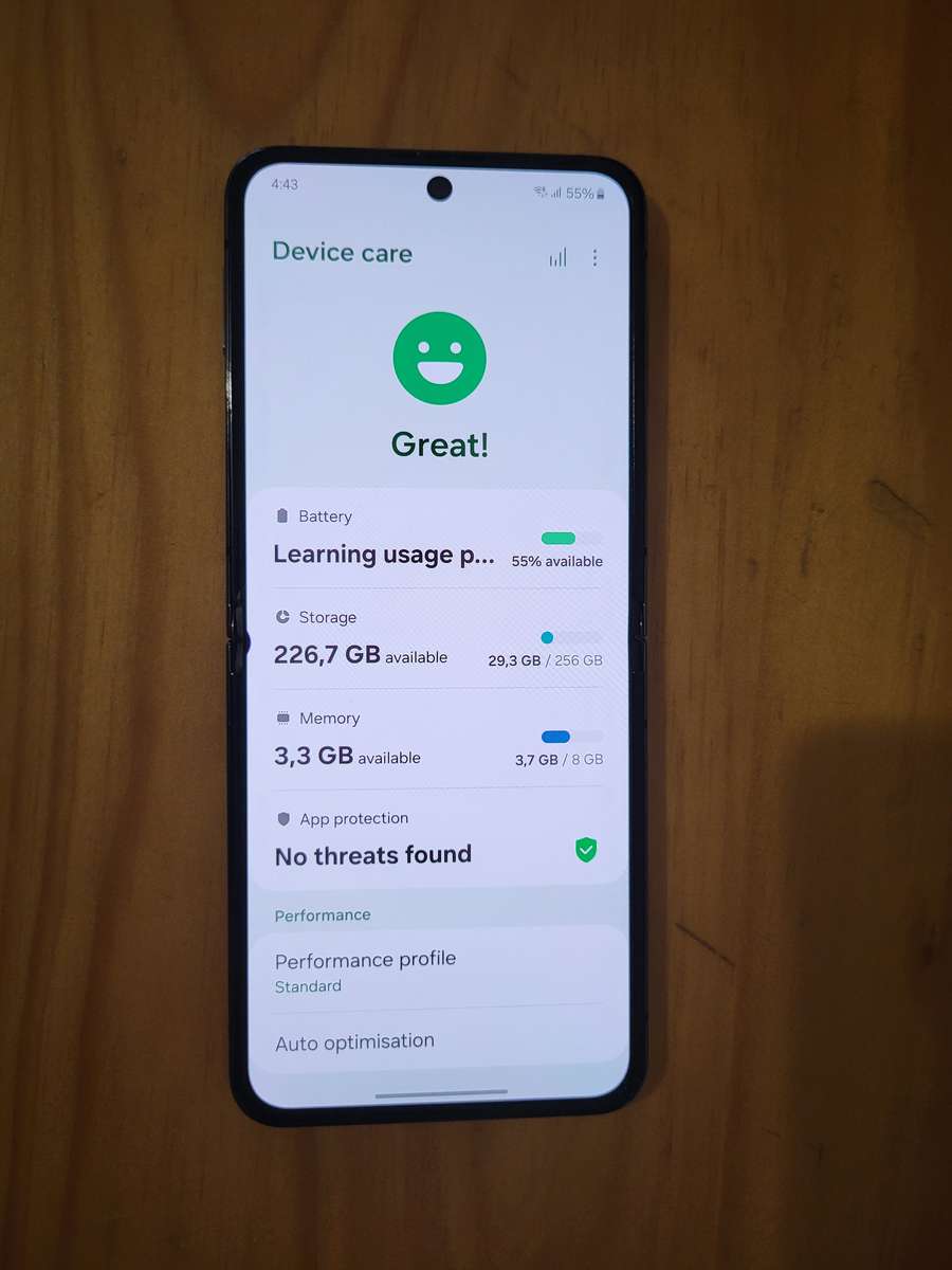 Samsung Z Flip 5 256GB + Extras